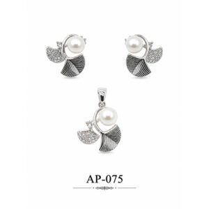 Ember Pearl Fan Jewellery Set